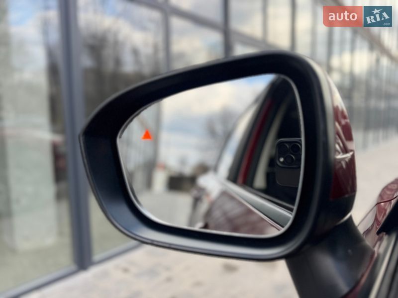 Внедорожник / Кроссовер Nissan Rogue 2023 в Ровно