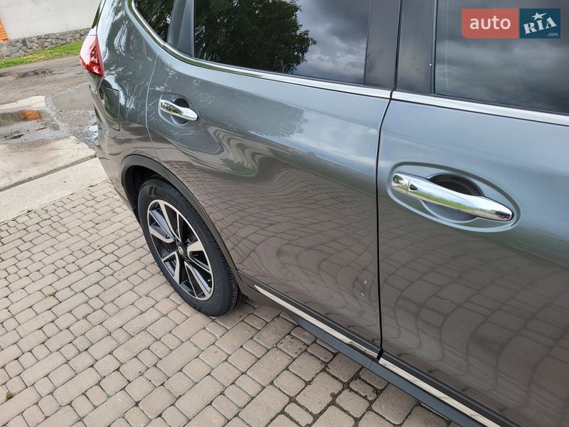 Внедорожник / Кроссовер Nissan Rogue 2018 в Ромнах