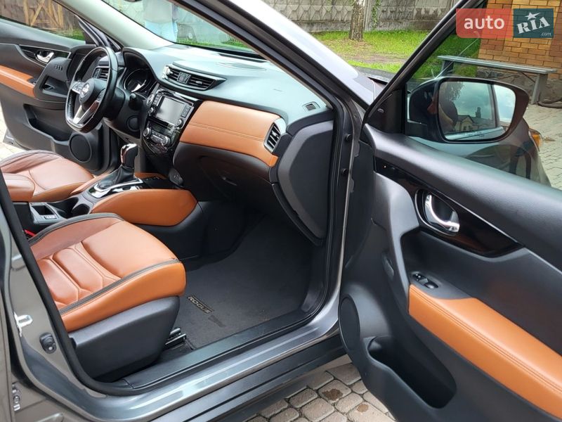 Внедорожник / Кроссовер Nissan Rogue 2018 в Ромнах