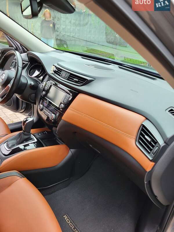 Внедорожник / Кроссовер Nissan Rogue 2018 в Ромнах