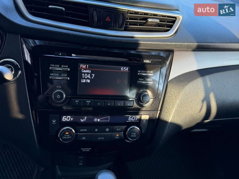 Позашляховик / Кросовер Nissan Rogue 2015 в Новояворівську