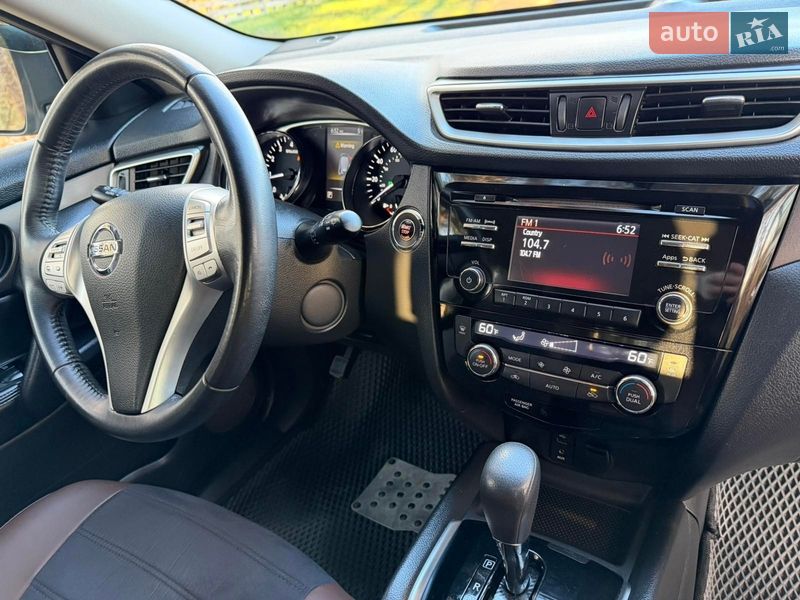 Позашляховик / Кросовер Nissan Rogue 2015 в Новояворівську