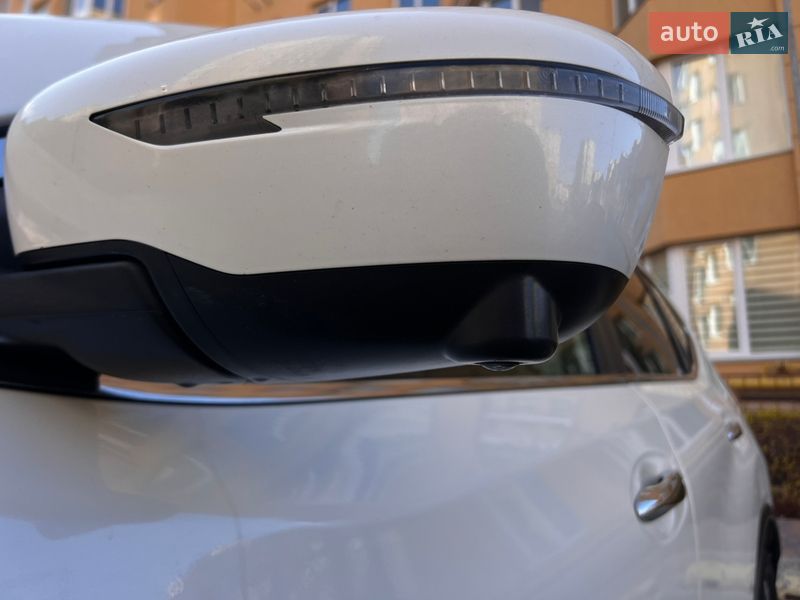 Позашляховик / Кросовер Nissan Rogue 2017 в Києві
