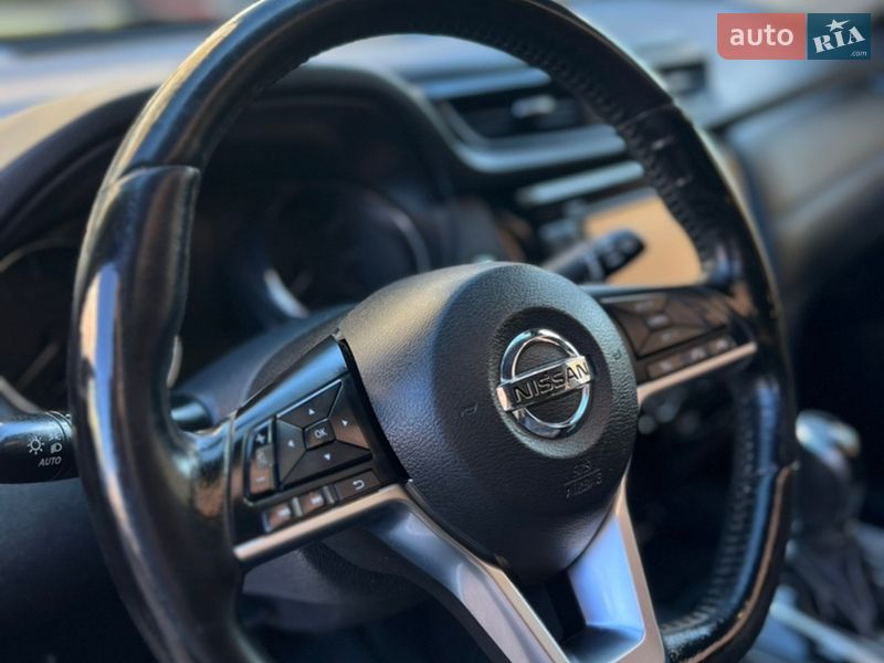 Позашляховик / Кросовер Nissan Rogue 2017 в Києві