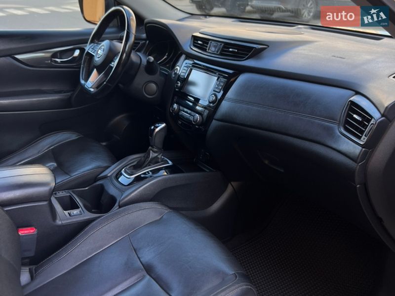 Позашляховик / Кросовер Nissan Rogue 2017 в Києві