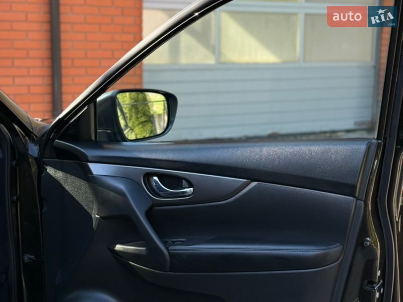 Позашляховик / Кросовер Nissan Rogue 2016 в Лубнах