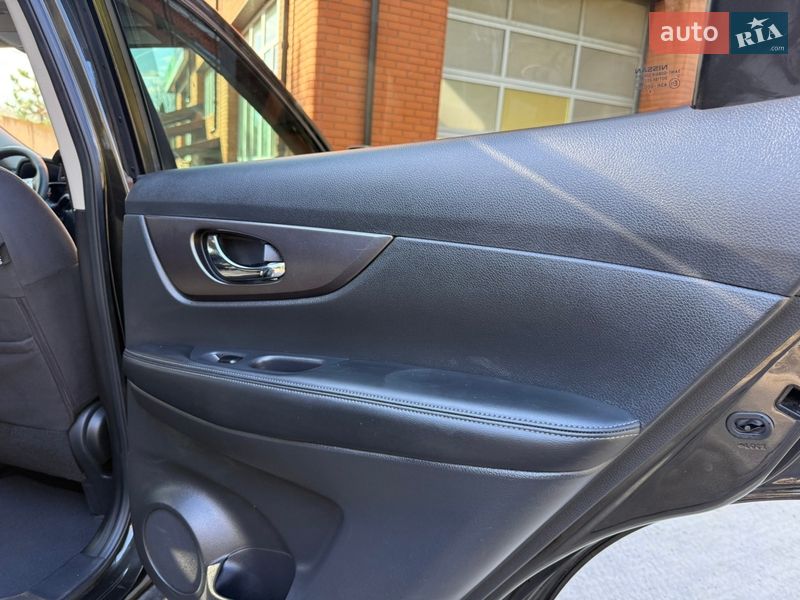 Позашляховик / Кросовер Nissan Rogue 2016 в Лубнах