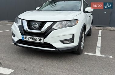 Внедорожник / Кроссовер Nissan Rogue 2017 в Киеве