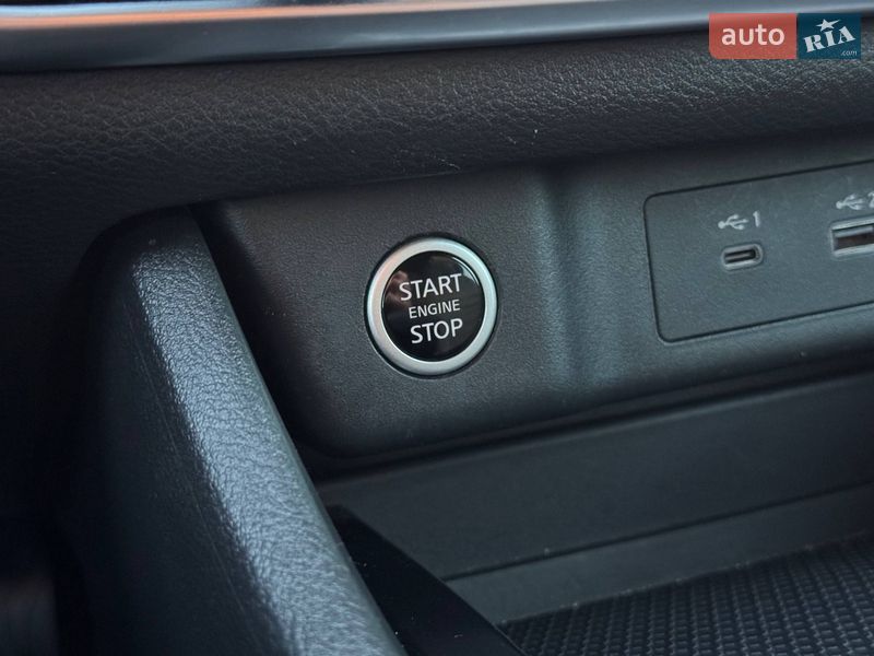 Внедорожник / Кроссовер Nissan Rogue 2023 в Киеве