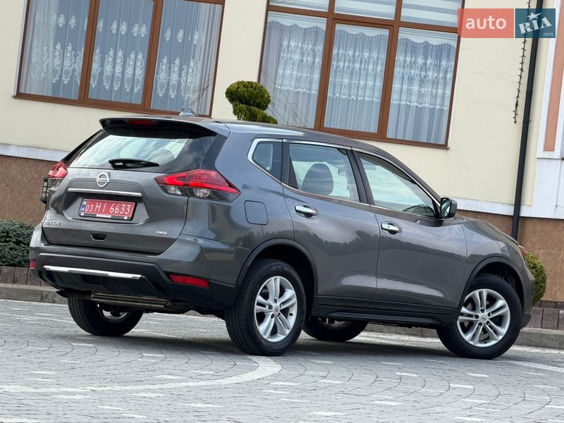 Внедорожник / Кроссовер Nissan Rogue 2017 в Дрогобыче