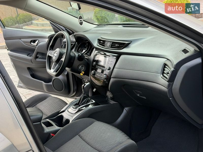 Внедорожник / Кроссовер Nissan Rogue 2017 в Дрогобыче