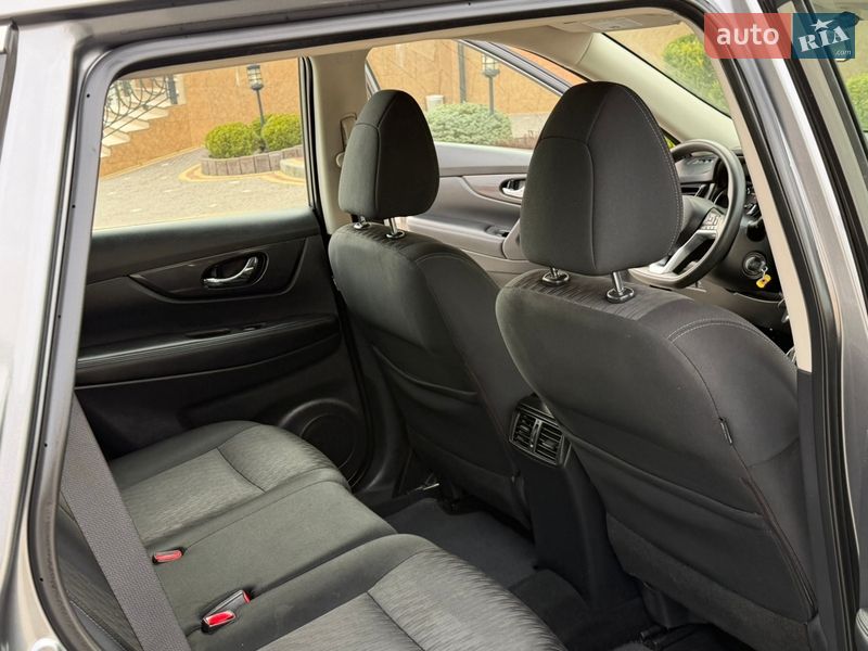 Внедорожник / Кроссовер Nissan Rogue 2017 в Дрогобыче