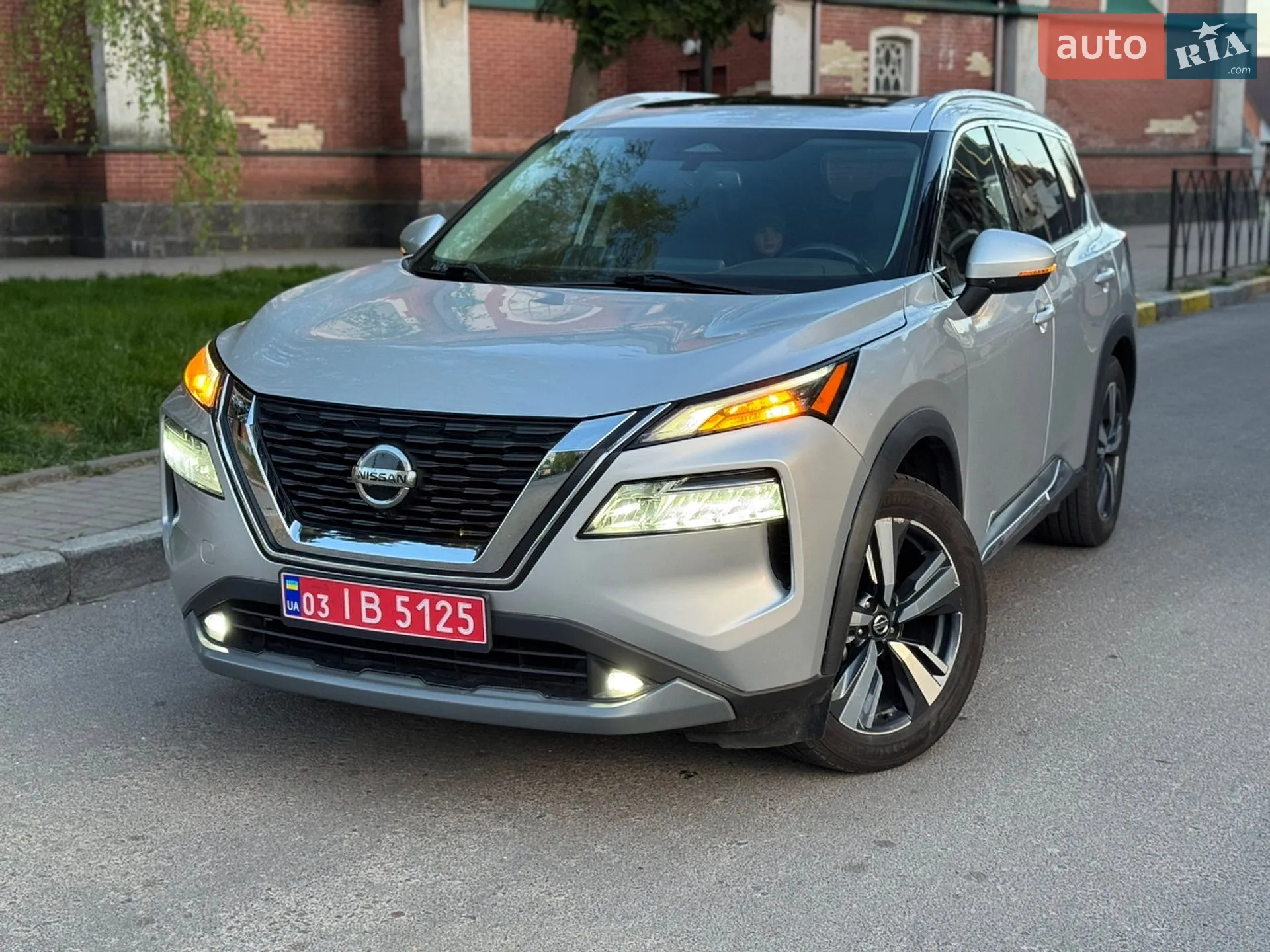 2021 Nissan Rogue - фото 1