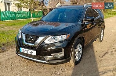 Позашляховик / Кросовер Nissan Rogue 2017 в Новомиргороді