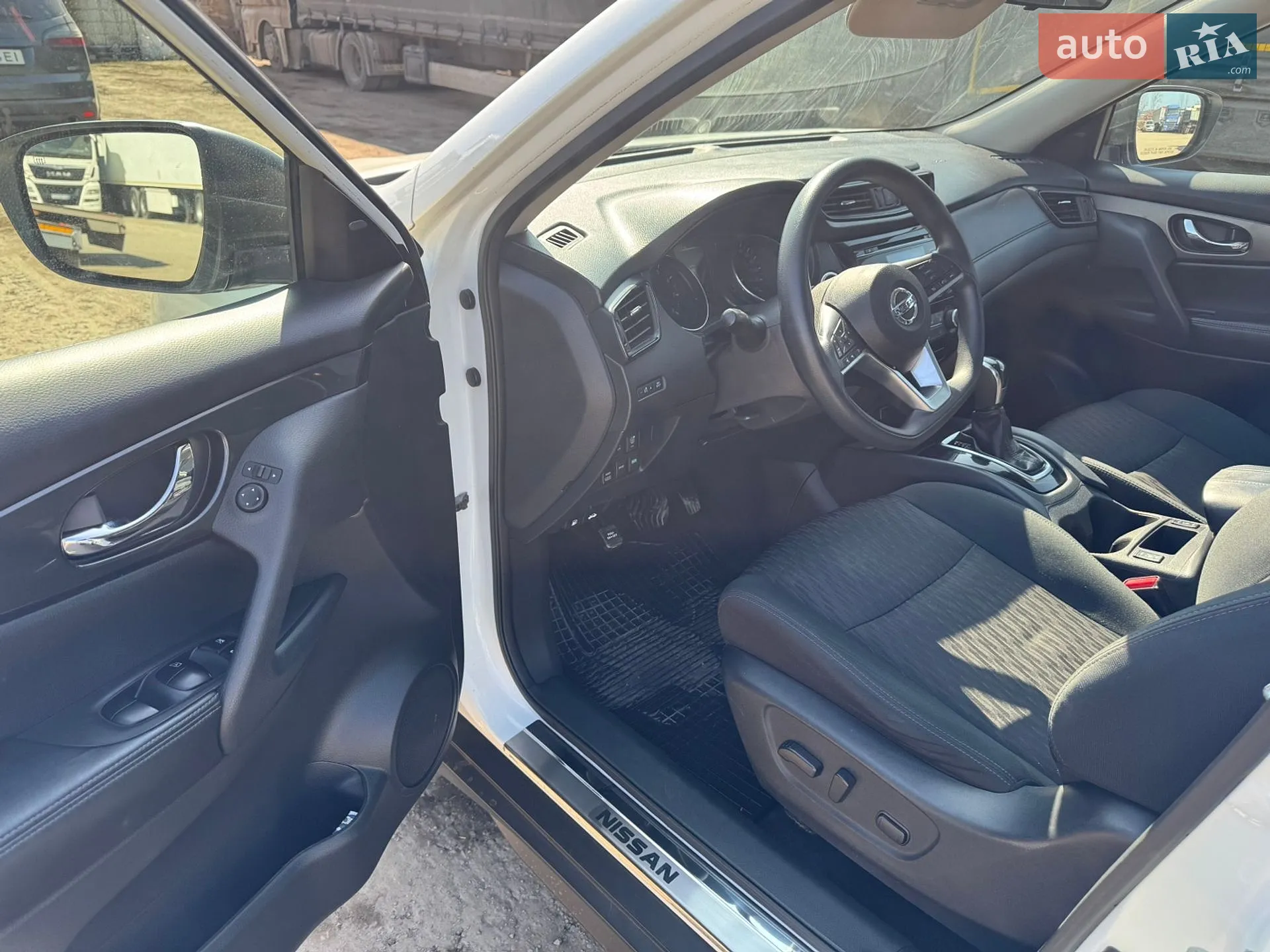 2017 Nissan Rogue - мініатюра 9