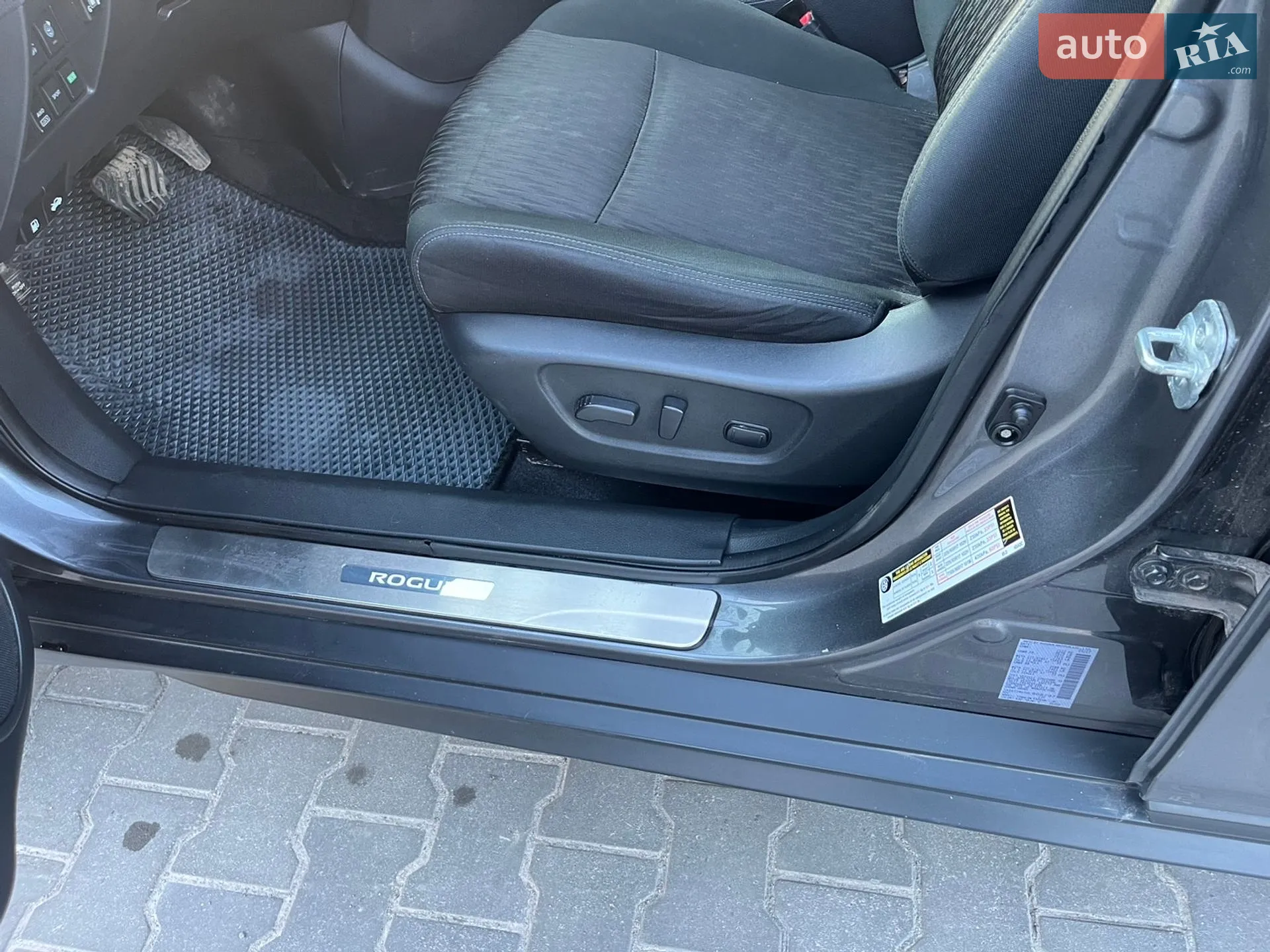 2017 Nissan Rogue - мініатюра 2