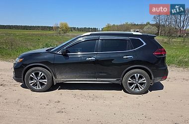 Внедорожник / Кроссовер Nissan Rogue 2017 в Киеве