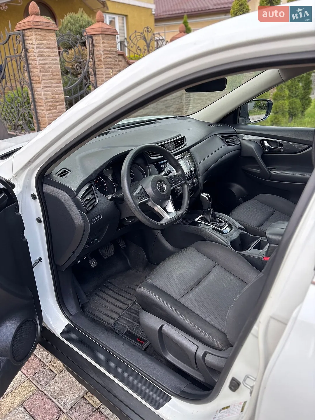 2017 Nissan Rogue - мініатюра 2