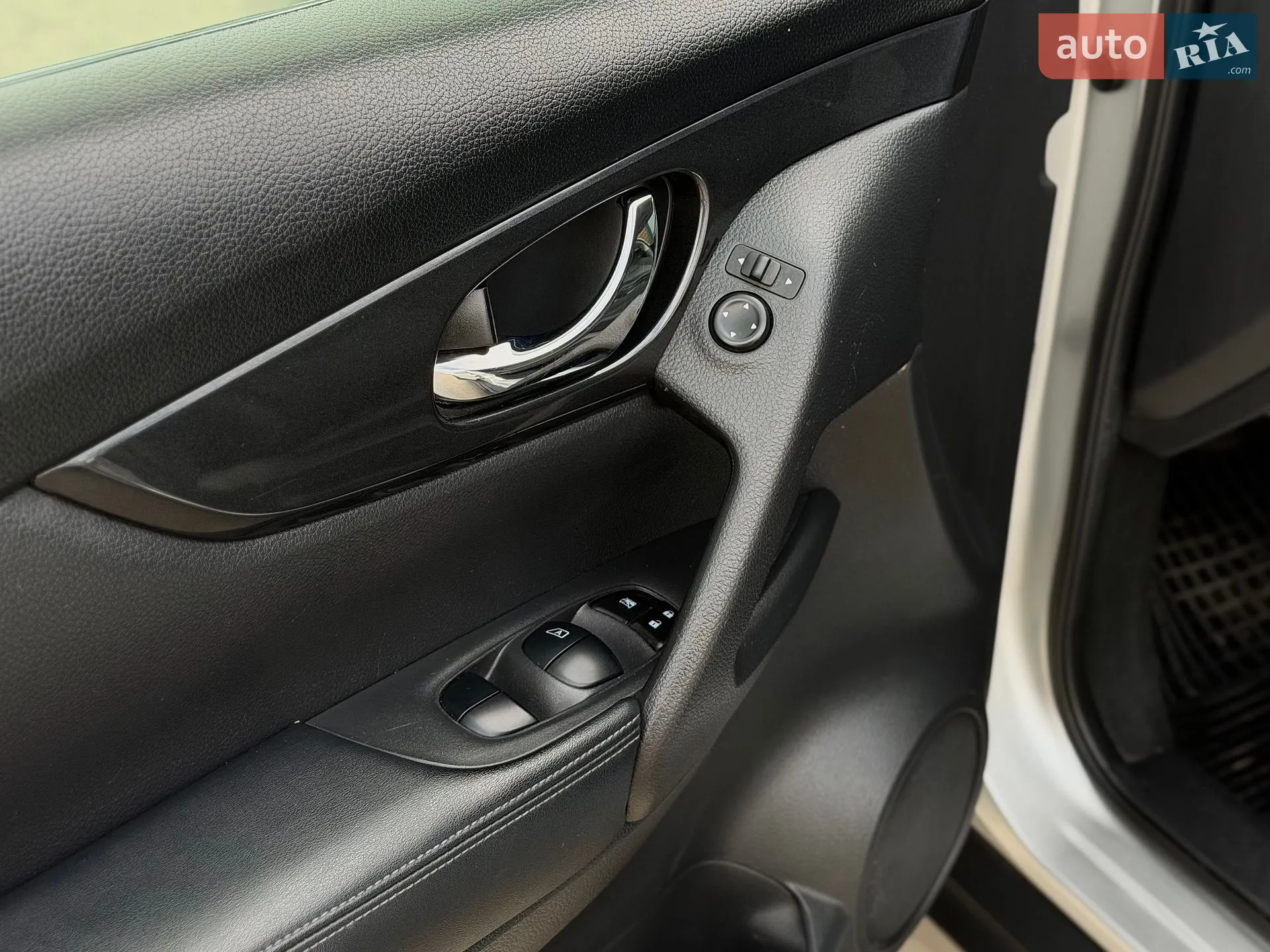 2019 Nissan Rogue - мініатюра 29