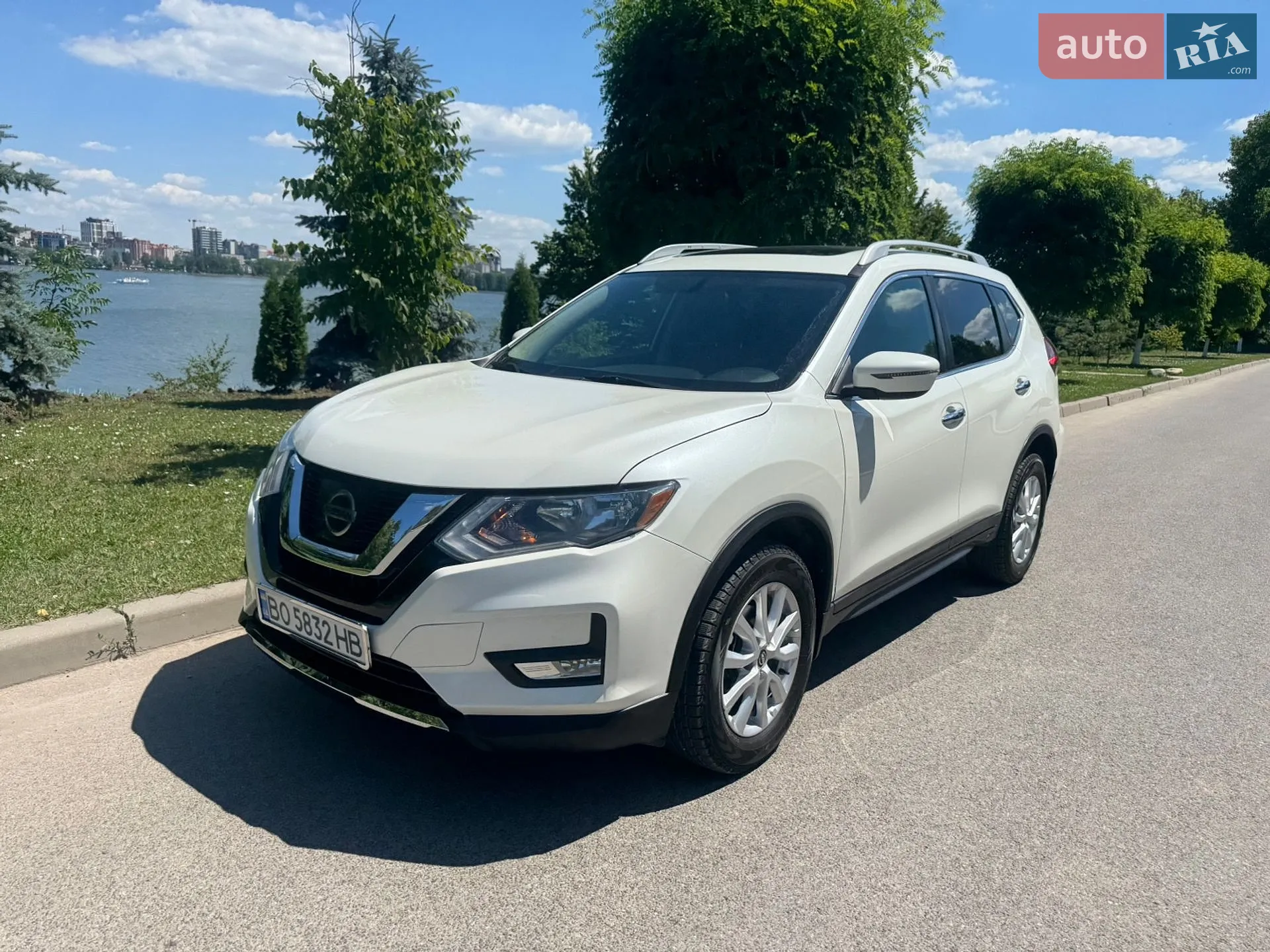 2017 Nissan Rogue - мініатюра 2