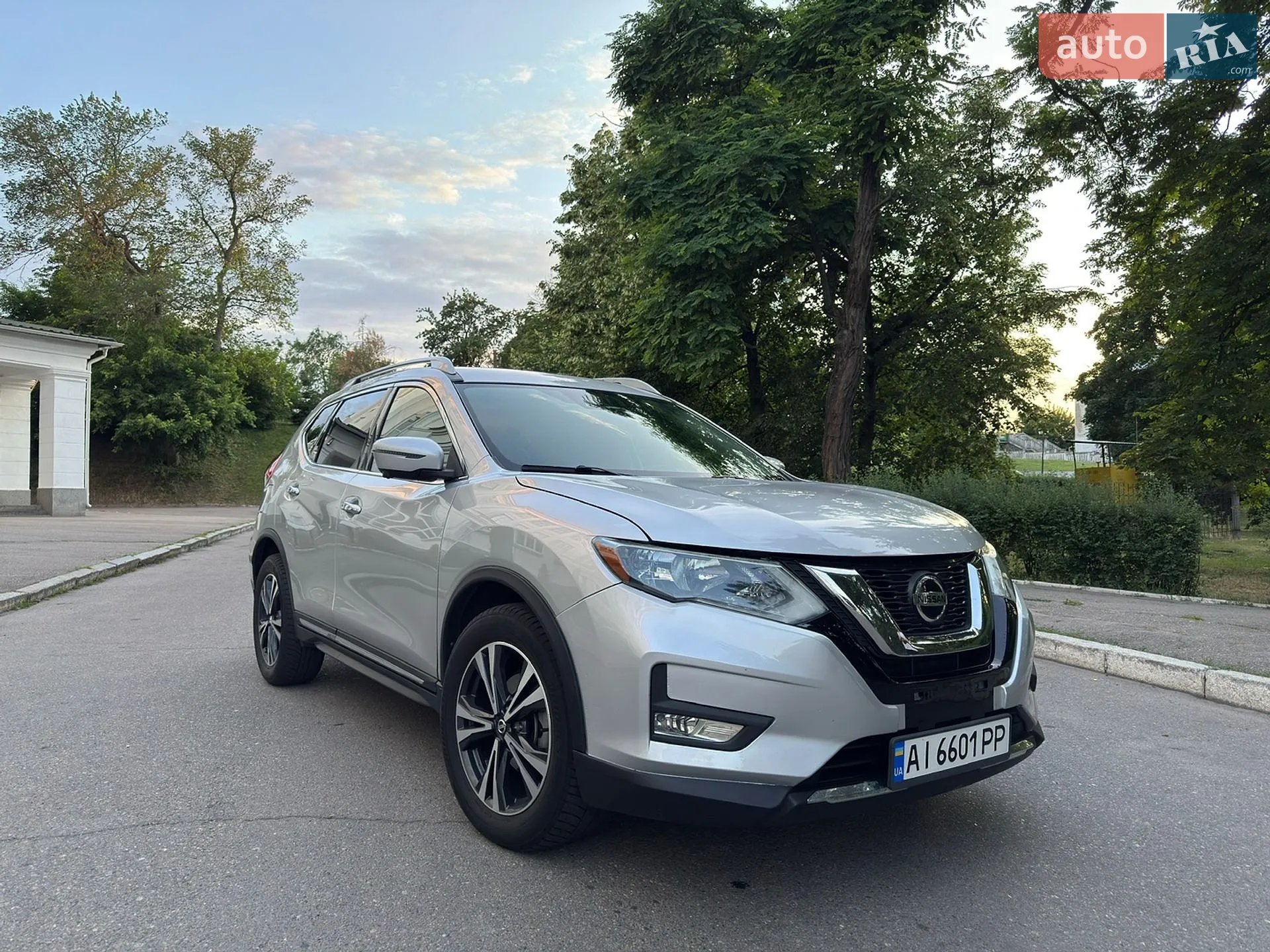 2017 Nissan Rogue - мініатюра 2