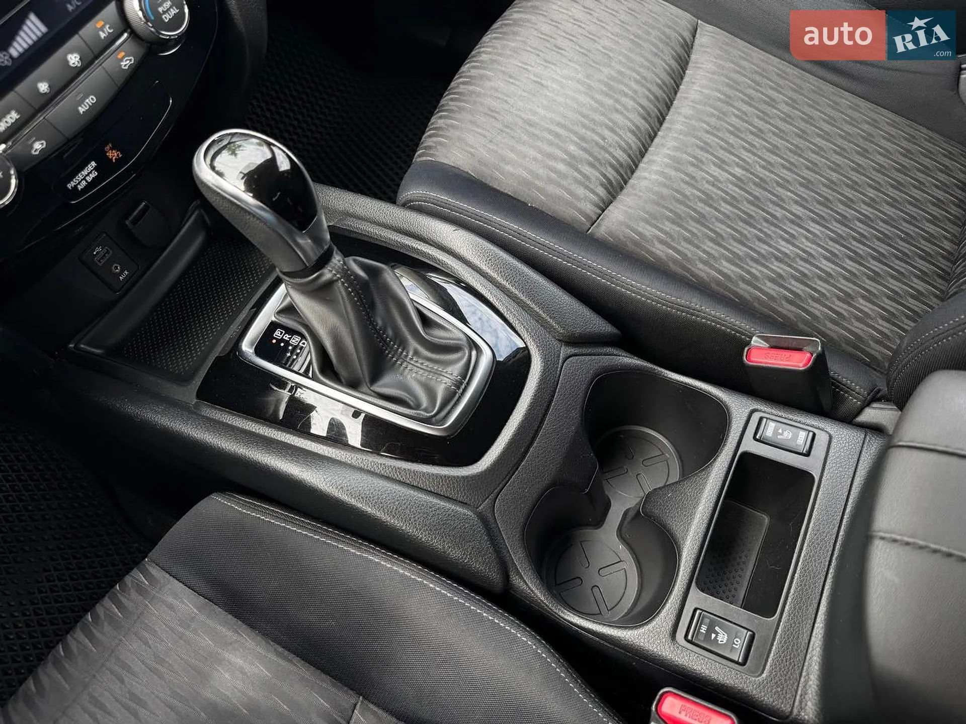 2016 Nissan Rogue - мініатюра 24