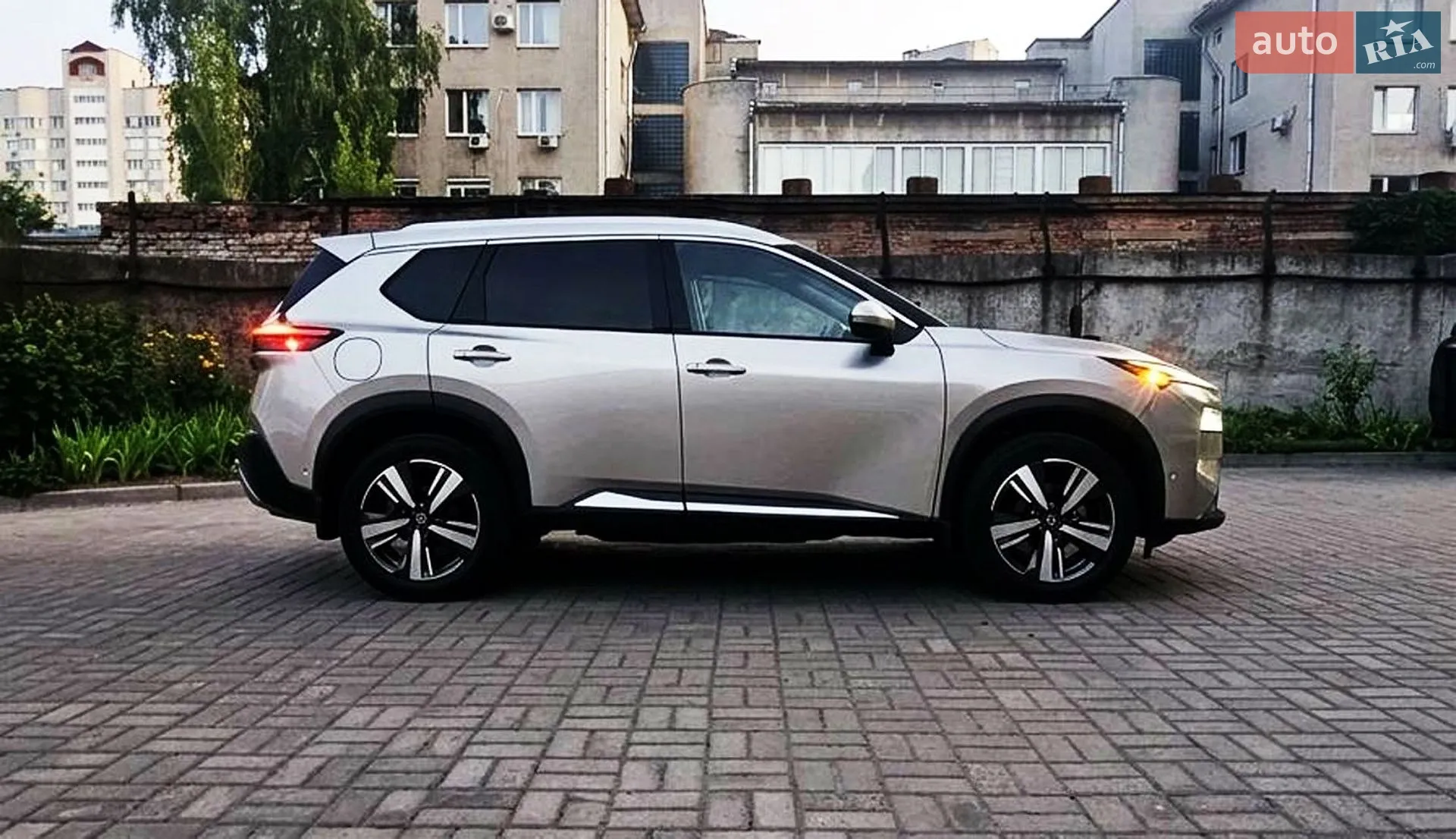 2021 Nissan Rogue - мініатюра 2