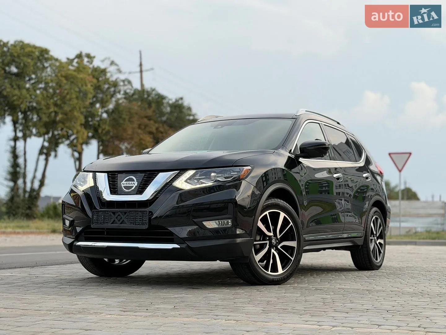 2017 Nissan Rogue - фото 1