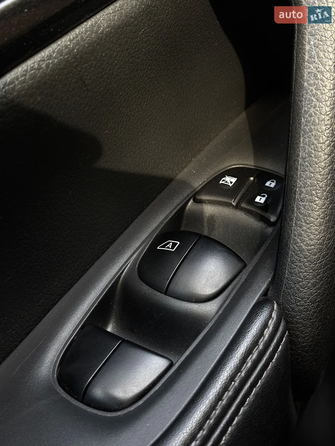 2016 Nissan Rogue - мініатюра 25