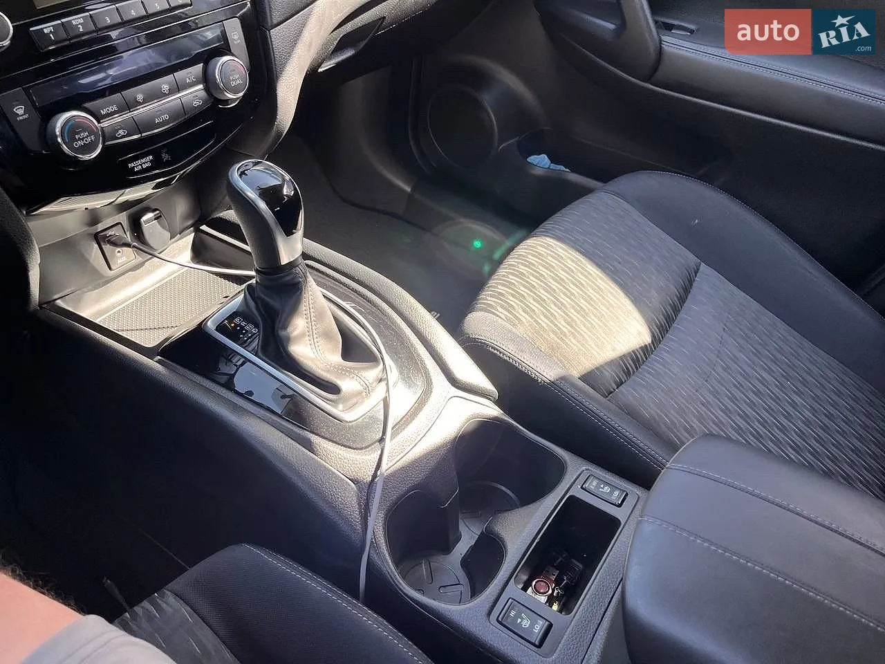 2016 Nissan Rogue - мініатюра 25
