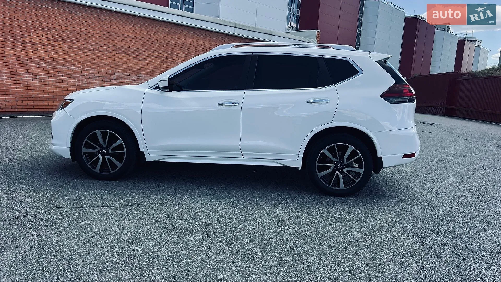2019 Nissan Rogue - мініатюра 2