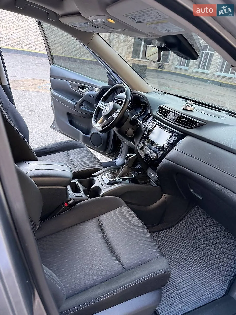 2019 Nissan Rogue - мініатюра 16
