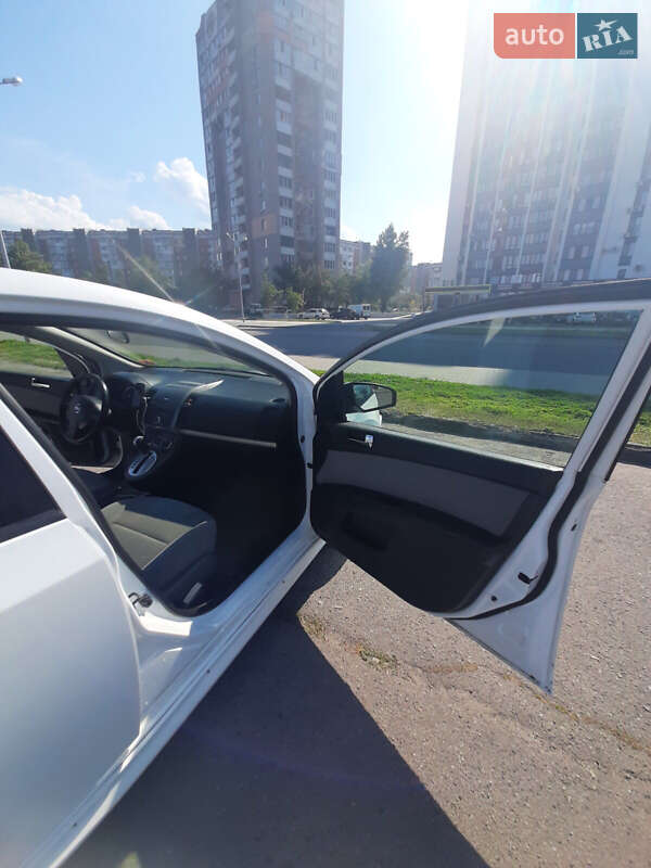 Седан Nissan Sentra 2011 в Черкасах