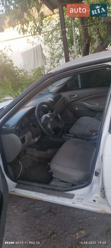 Седан Nissan Sentra 2004 в Дніпрі