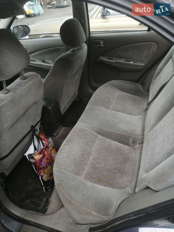 Седан Nissan Sentra 2000 в Білій Церкві