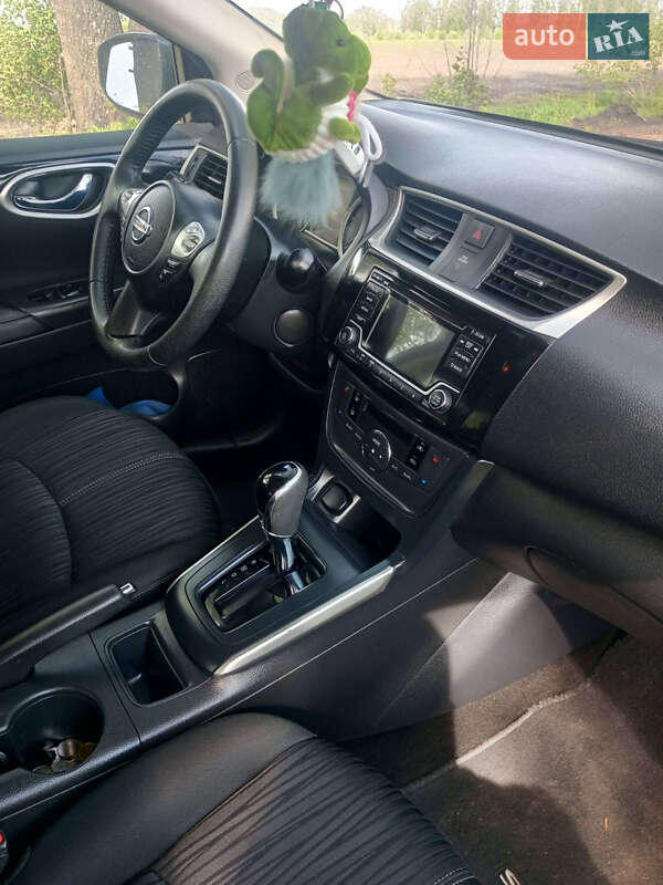 Седан Nissan Sentra 2018 в Романіву