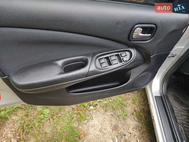 Седан Nissan Sentra 2006 в Львові