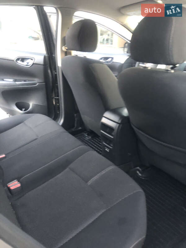 Седан Nissan Sentra 2017 в Полтаві