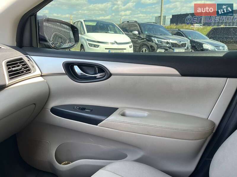 Седан Nissan Sentra 2016 в Львове