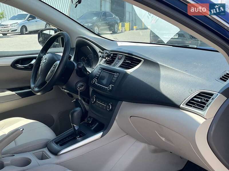 Седан Nissan Sentra 2016 в Львове