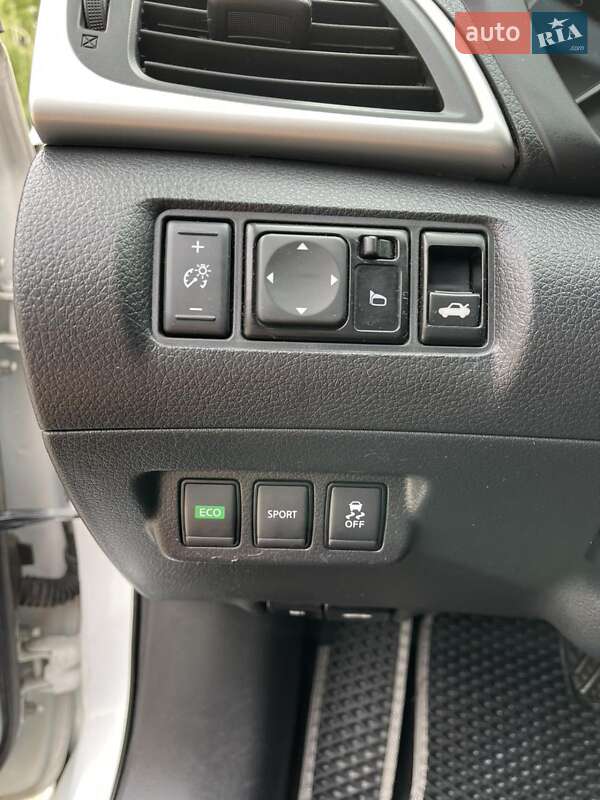 Седан Nissan Sentra 2017 в Ужгороде