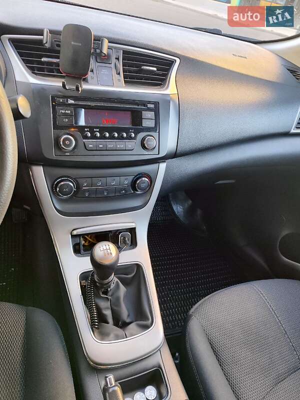 Седан Nissan Sentra 2015 в Днепре