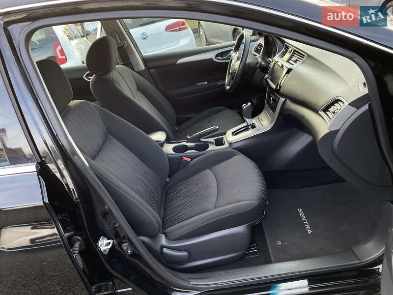 Седан Nissan Sentra 2019 в Луцке