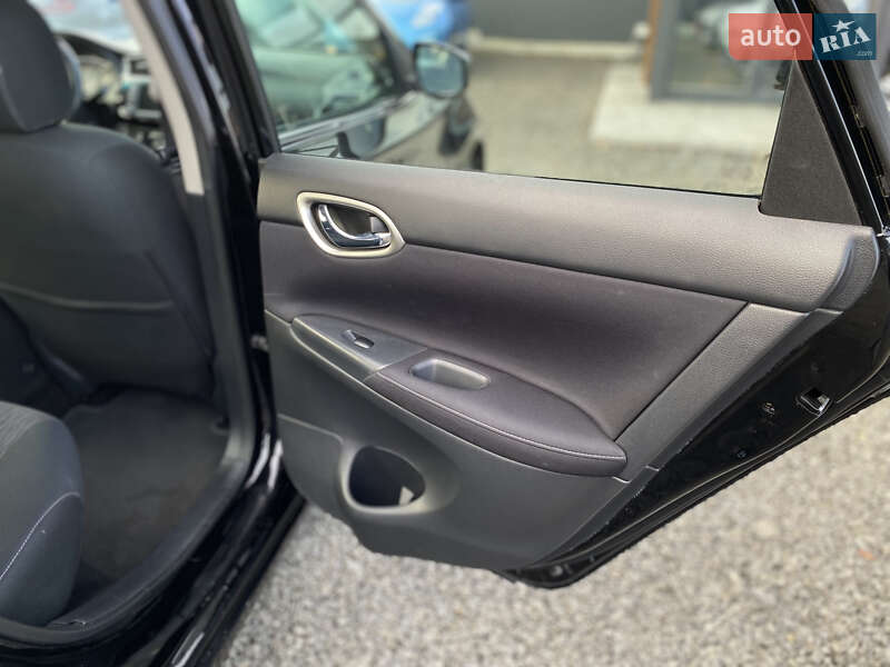 Седан Nissan Sentra 2019 в Луцке