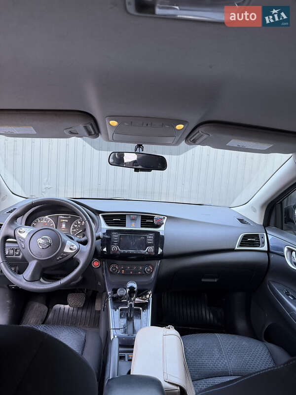 Седан Nissan Sentra 2017 в Львові