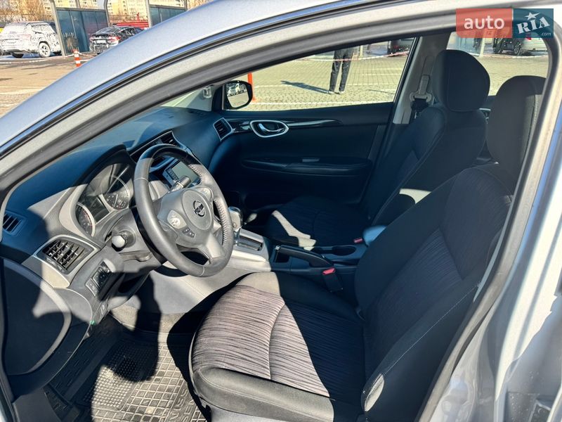 Седан Nissan Sentra 2019 в Львове