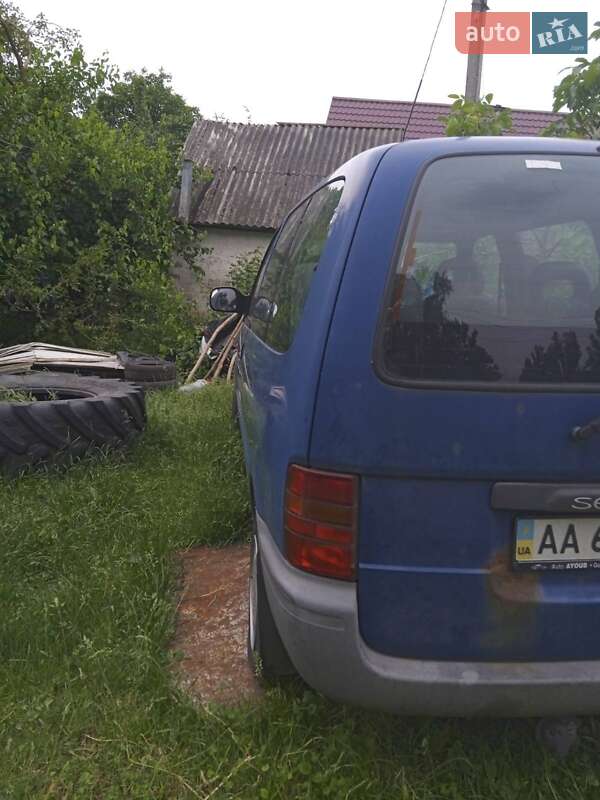 Nissan Serena 1996