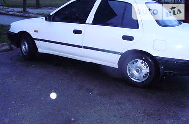 Седан Nissan Sunny 1993 в Львове