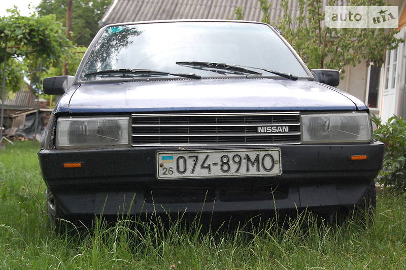 Седан Nissan Sunny 1985 в Чернівцях