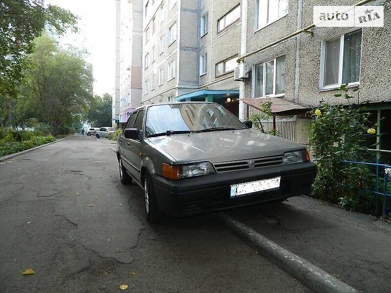 Седан Nissan Sunny 1989 в Богуславе